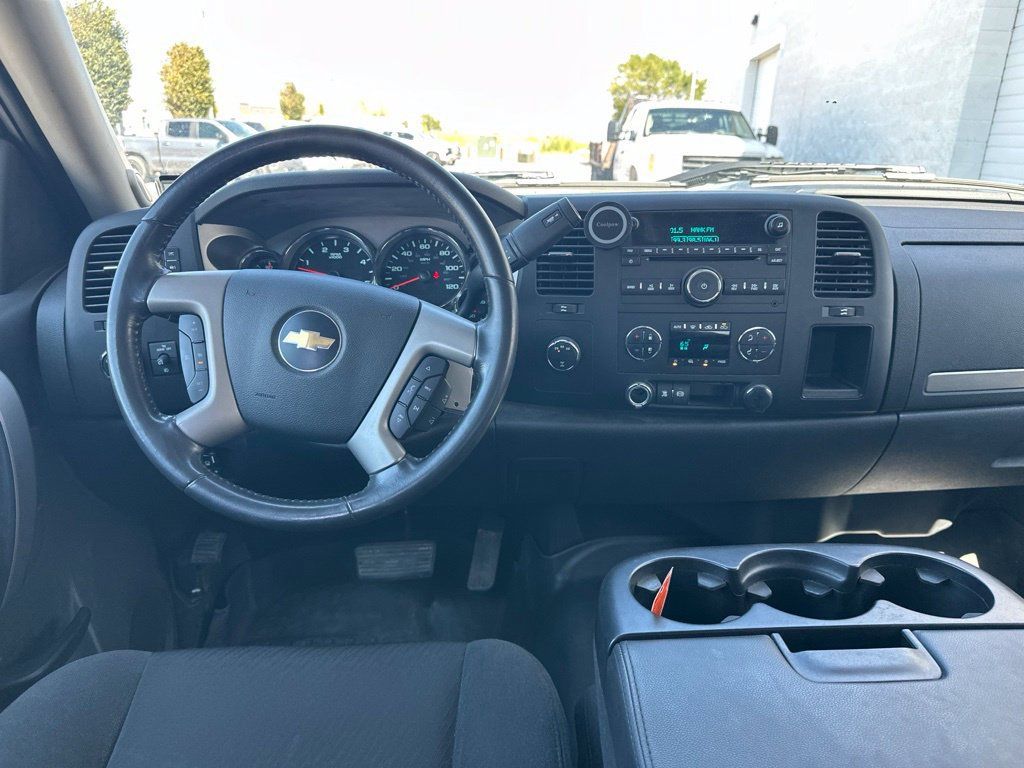 Used 2011 Chevrolet Silverado 2500 LT w/ Interior Plus Package AWD/4WD image 10