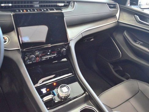 New 2025 Jeep Grand Cherokee Limited w/ Black Appearance Package image 20