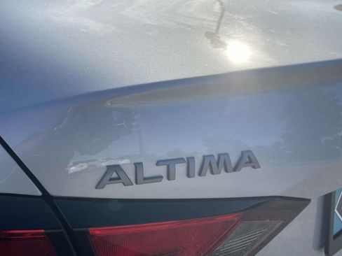 New 2025 Nissan Altima 2.5 SR image 9
