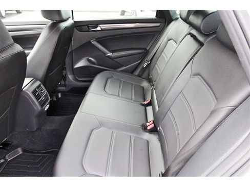 Used 2022 Volkswagen Passat 2.0T R-Line image 12