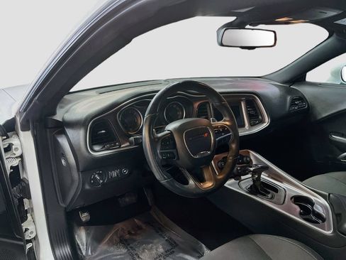 Used 2019 Dodge Challenger R/T RWD image 9
