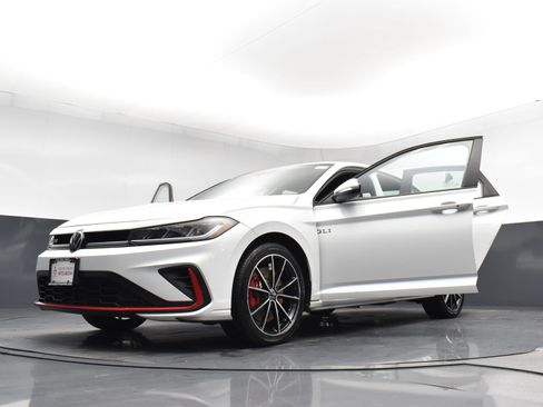 Used 2025 Volkswagen Jetta GLI Autobahn FWD image 30