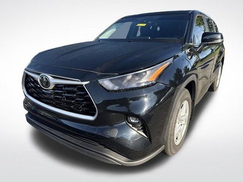 Used 2023 Toyota Highlander LE AWD/4WD image 7