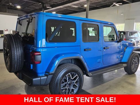 Used 2024 Jeep Wrangler Unlimited Sahara w/ Technology Group AWD/4WD image 4