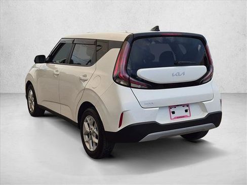 Used 2023 Kia Soul LX w/ LX Technology Package FWD image 7
