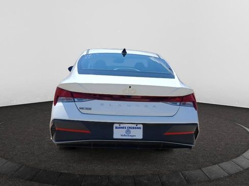 Used 2025 Hyundai Elantra SE FWD image 6