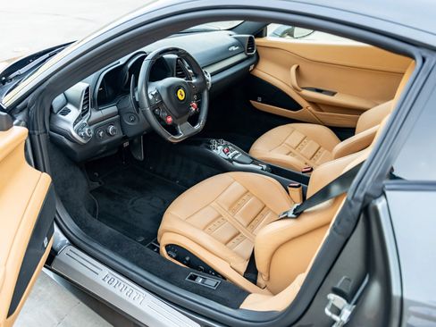 Used 2012 Ferrari 458 Italia Coupe RWD image 10