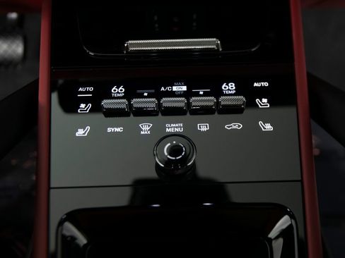 Certified 2025 Porsche Cayenne Coupe AWD/4WD image 25