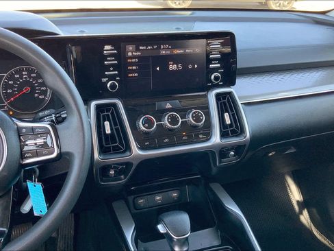 Used 2022 Kia Sorento LX AWD/4WD image 6