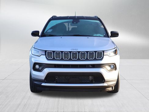 Used 2024 Jeep Compass Limited AWD/4WD image 2