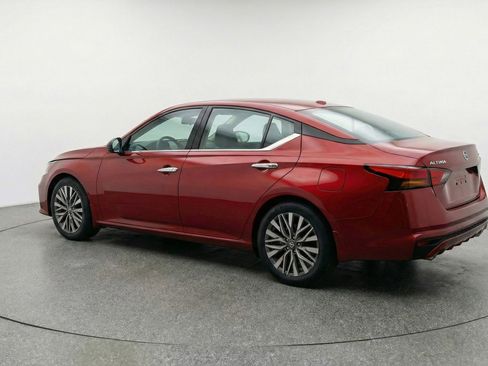 Used 2025 Nissan Altima 2.5 SV FWD image 6