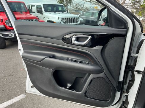 Used 2025 Jeep Compass Trailhawk w/ Trailer Tow Group image 20