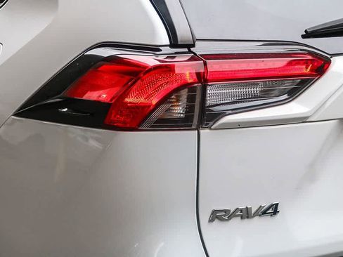 Used 2021 Toyota RAV4 LE w/ Carpet Mat Package (TMS) image 9