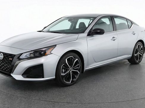 Used 2025 Nissan Altima 2.5 SR image 3