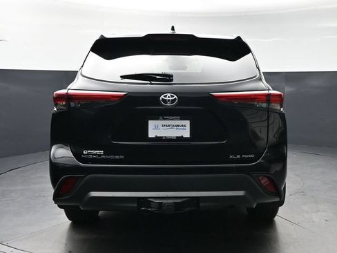 Used 2022 Toyota Highlander XLE AWD/4WD image 6