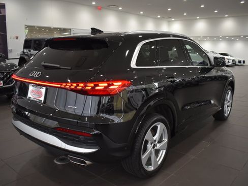 Used 2025 Audi Q5 Premium Plus w/ Premium Plus AWD/4WD image 7