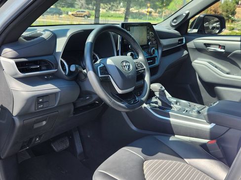 Used 2022 Toyota Highlander XSE AWD/4WD image 7