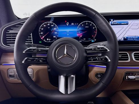 New 2026 Mercedes-Benz GLS 580 4MATIC image 18