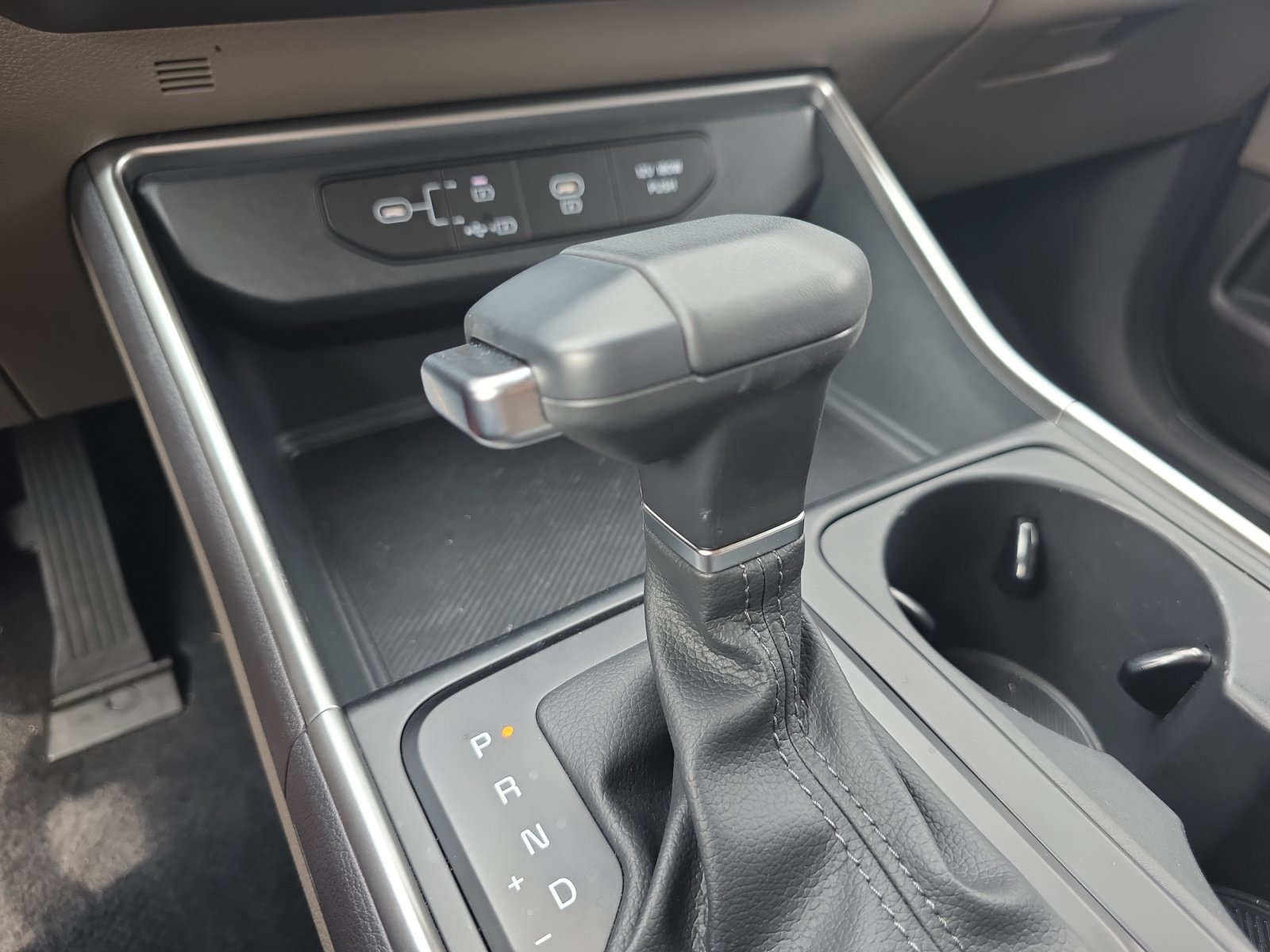 Certified 2026 Kia Carnival LX FWD image 20