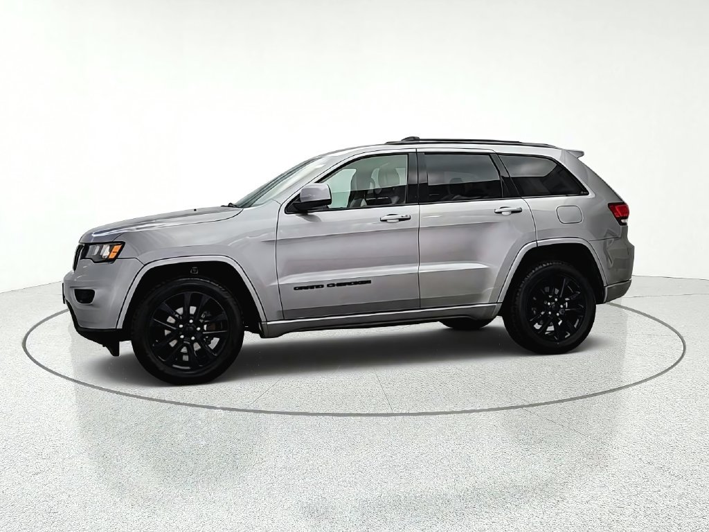 Used 2019 Jeep Grand Cherokee Altitude AWD/4WD image 4