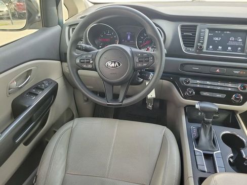 Used 2020 Kia Sedona L image 12