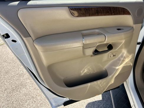 Used 2013 Nissan Armada Platinum image 24