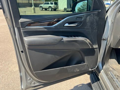 Used 2023 Cadillac Escalade ESV Premium Luxury AWD/4WD image 9