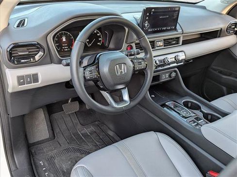 Certified 2023 Honda Pilot Touring image 9