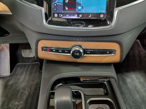 Used 2025 Volvo XC90 B6 Plus image 25