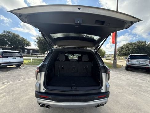 Used 2026 Chevrolet Traverse LT w/ Driver Confidence Package FWD image 27