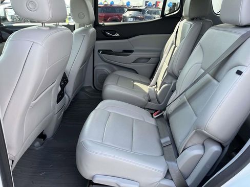 Used 2023 GMC Acadia SLT w/ Technology Package AWD/4WD image 13