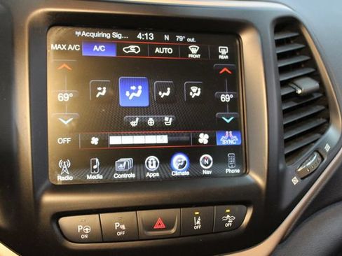 Used 2017 Jeep Cherokee Limited w/ Luxury Group AWD/4WD image 26