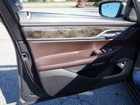 Used 2017 BMW 740i image 19