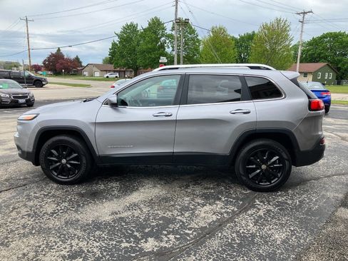 Used 2015 Jeep Cherokee Limited w/ Luxury Group AWD/4WD image 6