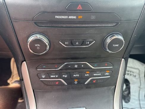 Used 2015 Ford Edge SEL w/ Equipment Group 201A AWD/4WD image 21