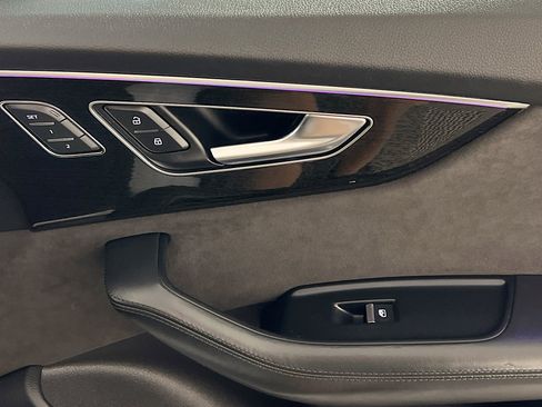 Used 2019 Audi Q8 Prestige w/ Luxury Package image 32