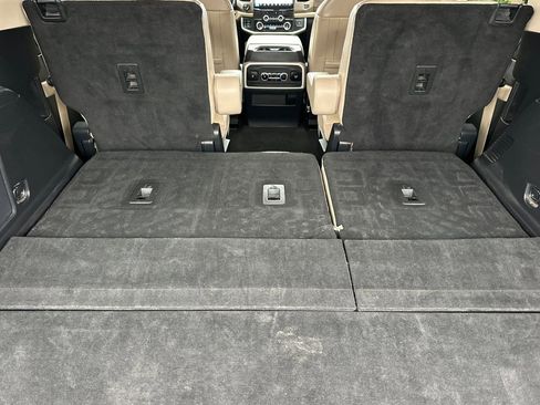 Used 2023 Ford Expedition Limited image 16