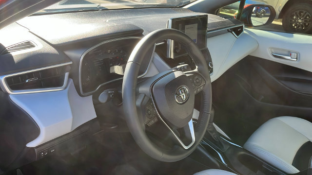 Used 2025 Toyota Corolla SE w/ SE Package FWD image 16