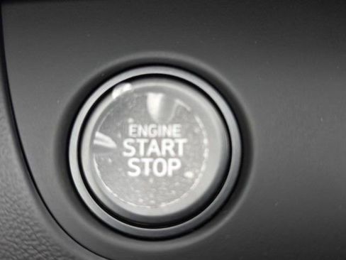 Certified 2025 Hyundai Elantra SEL image 9