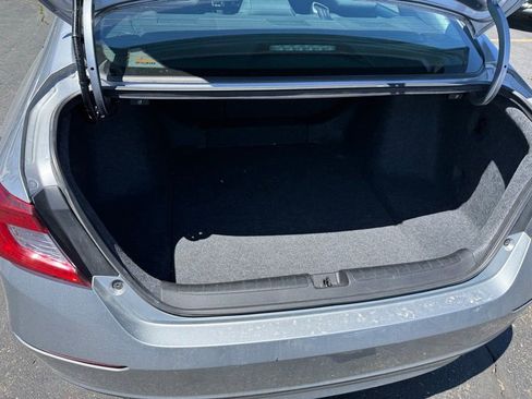 Used 2018 Honda Accord EX image 5