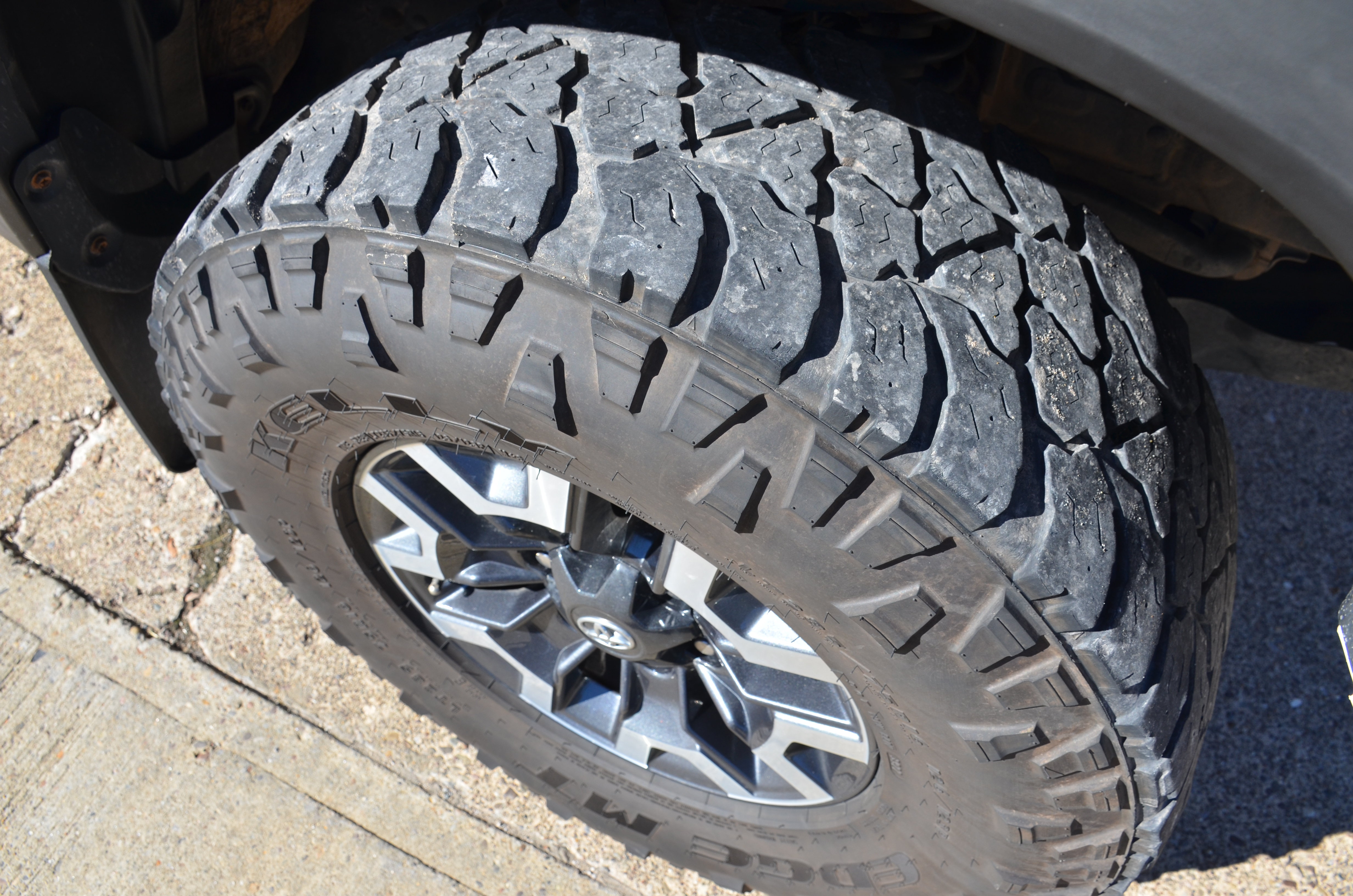 Used 2023 Toyota Tacoma TRD Off-Road w/ Technology Package AWD/4WD image 25