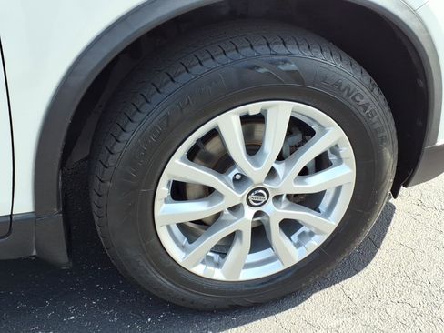 Used 2020 Nissan Rogue SV image 18