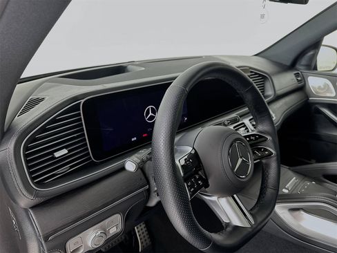 New 2026 Mercedes-Benz GLS 580 4MATIC image 10