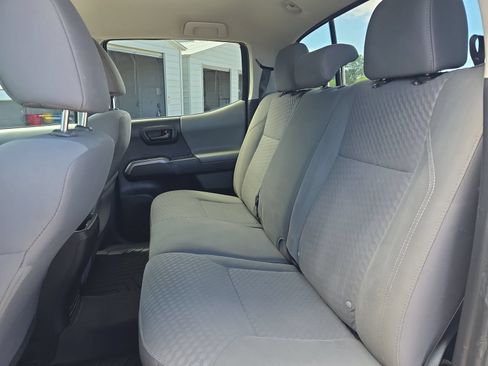 Used 2022 Toyota Tacoma SR5 RWD image 11