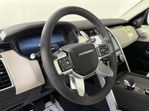 Certified 2025 Land Rover Discovery S image 14