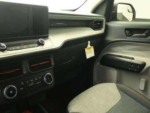 Used 2024 Ford Maverick XLT image 12