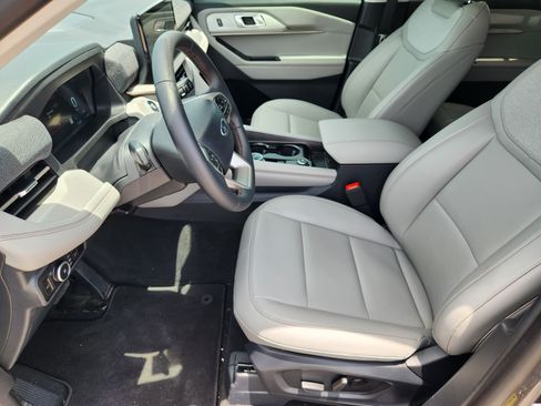 New 2026 Ford Explorer Active w/ Active Comfort Package RWD image 10