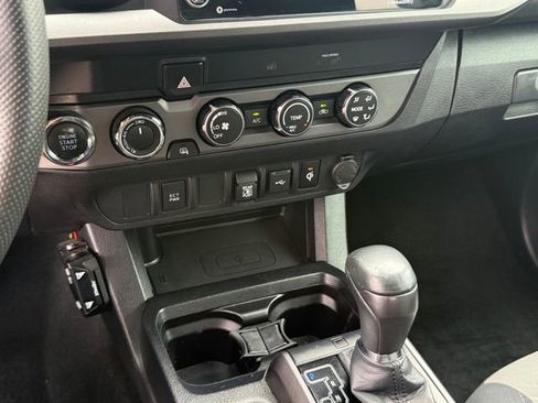 Used 2020 Toyota Tacoma TRD Off-Road AWD/4WD image 19