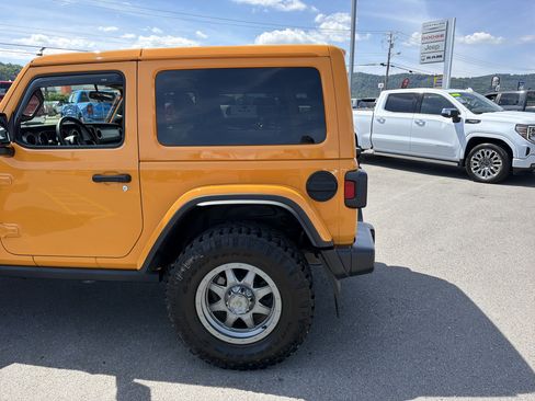 Used 2021 Jeep Wrangler Rubicon w/ Cold Weather Group AWD/4WD image 9