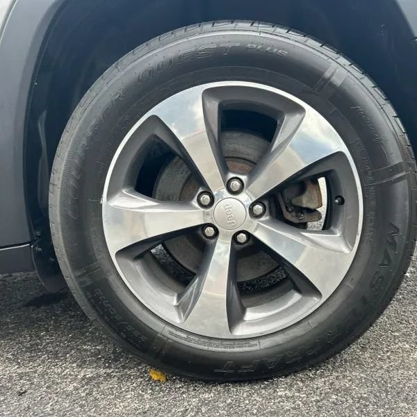 Used 2019 Jeep Cherokee Limited AWD/4WD image 7